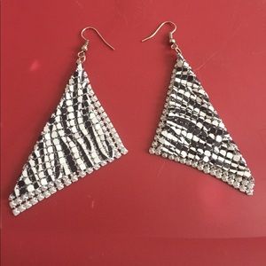 🦋 Zebra Dangle Earrings